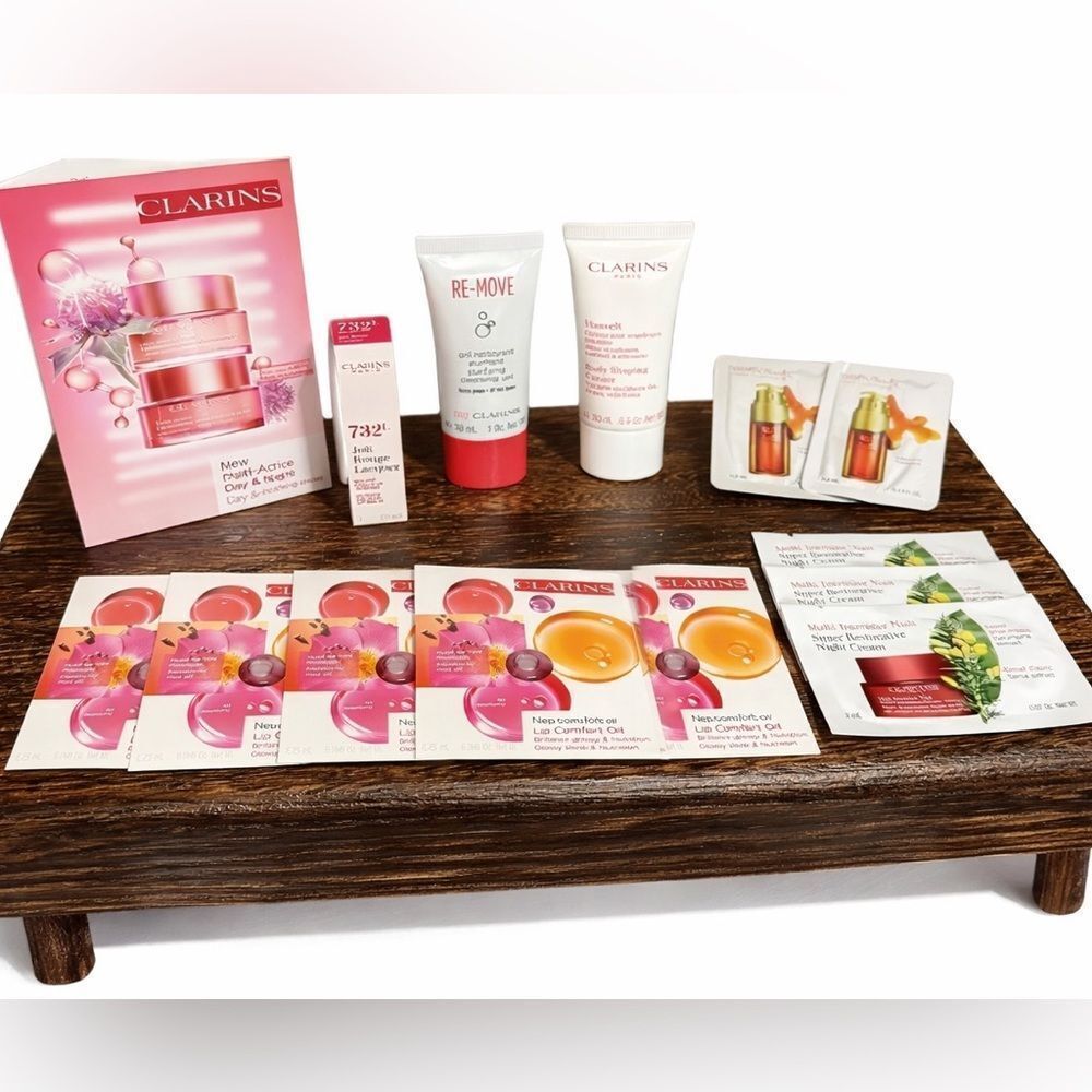 🌸 Clarins Deluxe Sample Beauty Bundle – Skincare + Lip Oils + Cleanser 🌸. New!